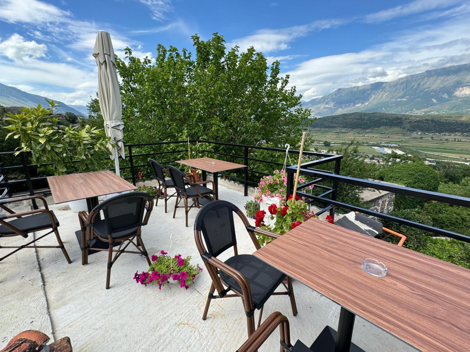 Guva Guest House Gjirokaster Exterior photo